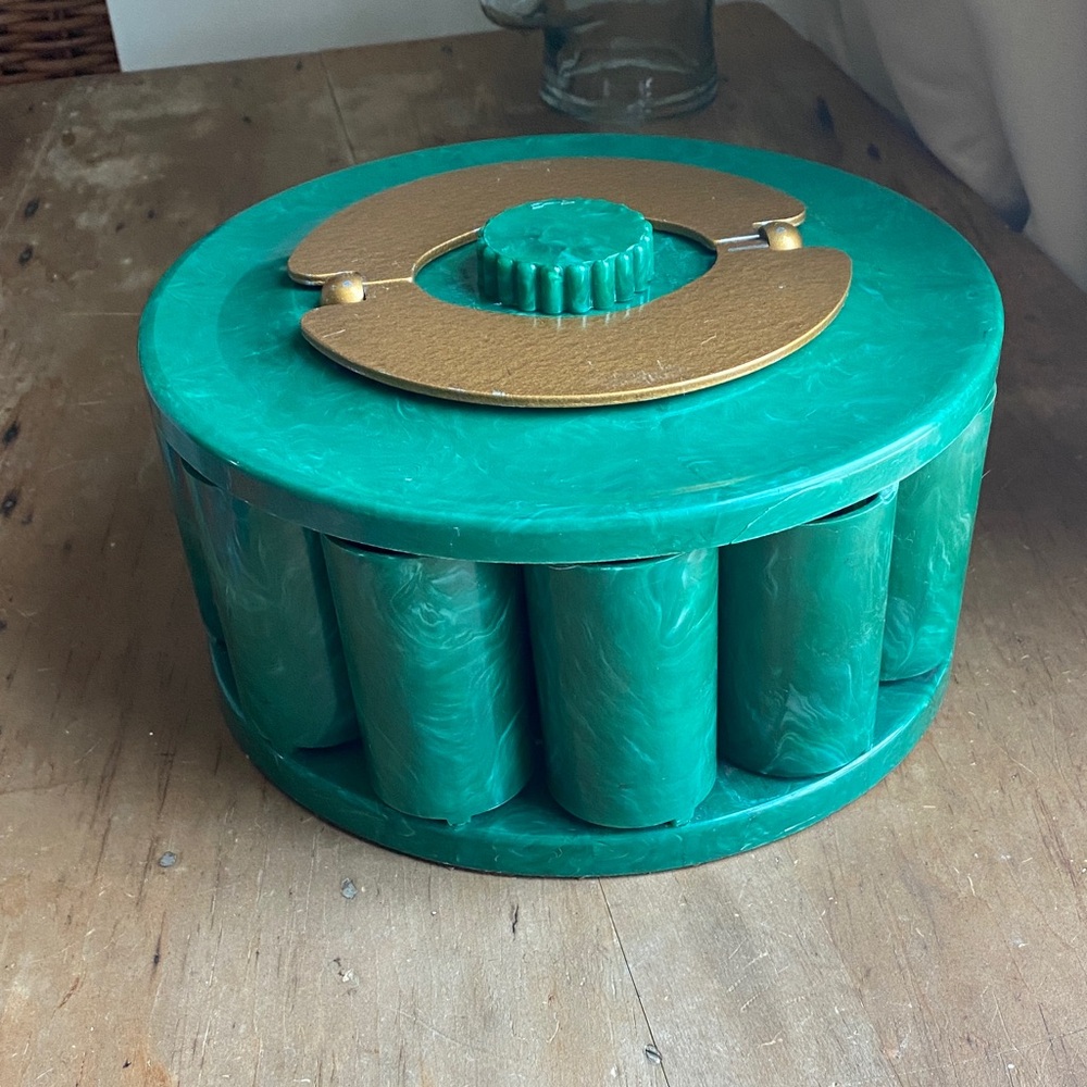 Vintage Green Marbled Bakelite Revolving Turnit MFG. Co. Poker Chip Caddy